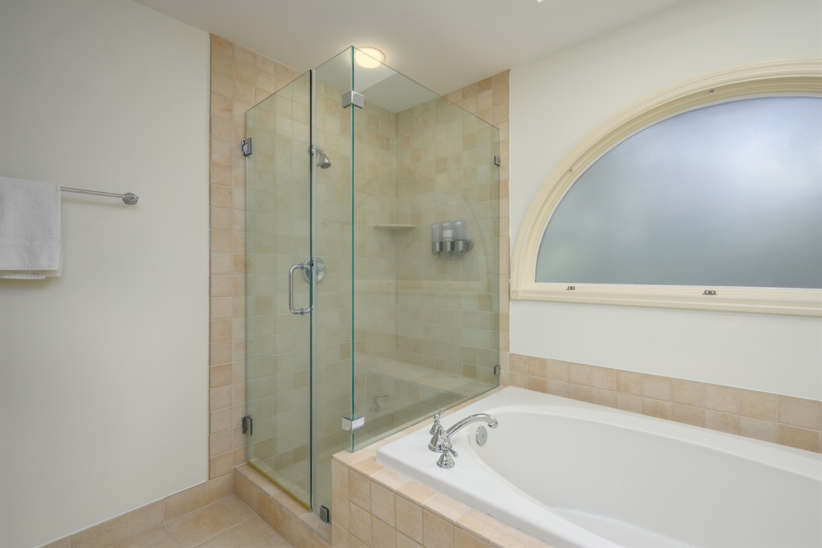 Double Queen bathroom also features a deep soaking tub