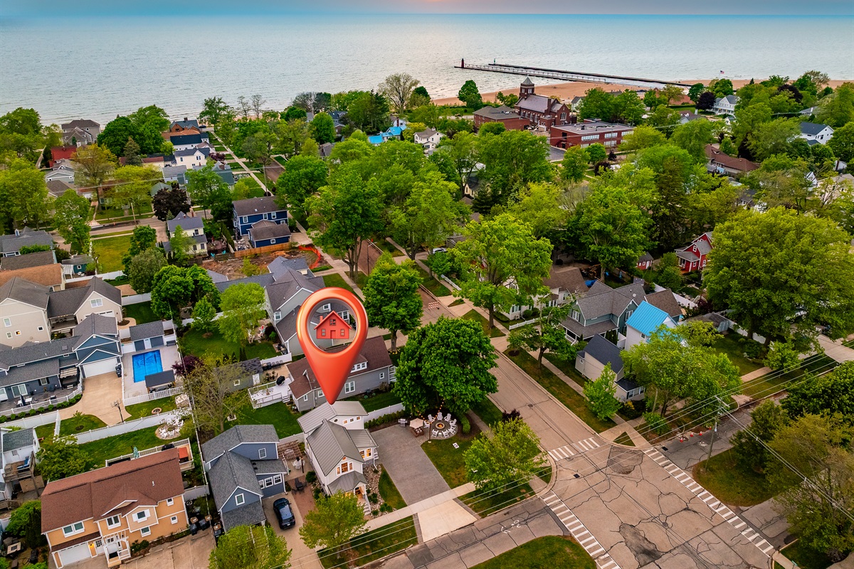 The cottage is located 2 blocks to the beach & 1 block to kids corner park. 