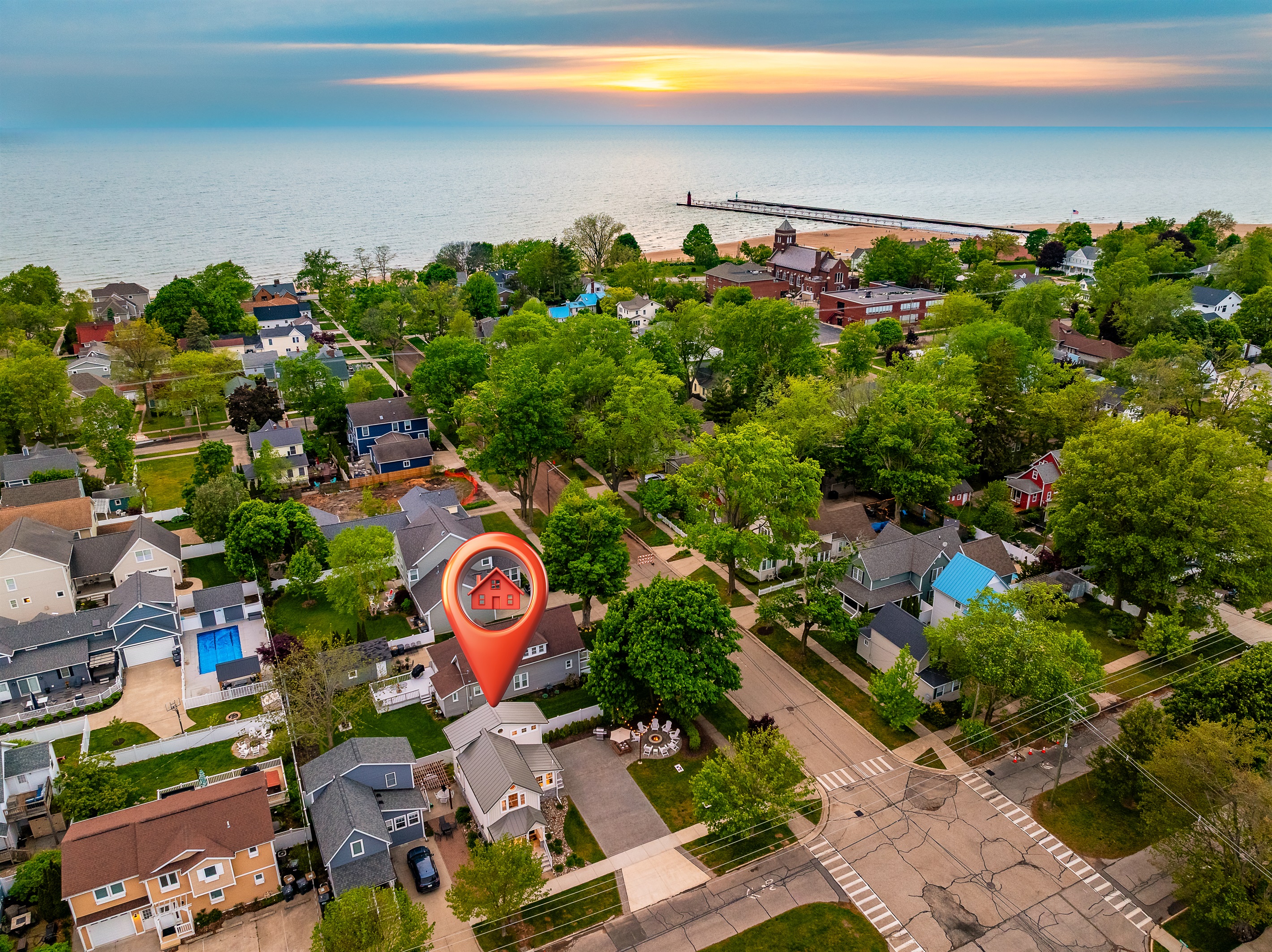 The cottage is located 2 blocks to the beach & 1 block to kids corner park. 