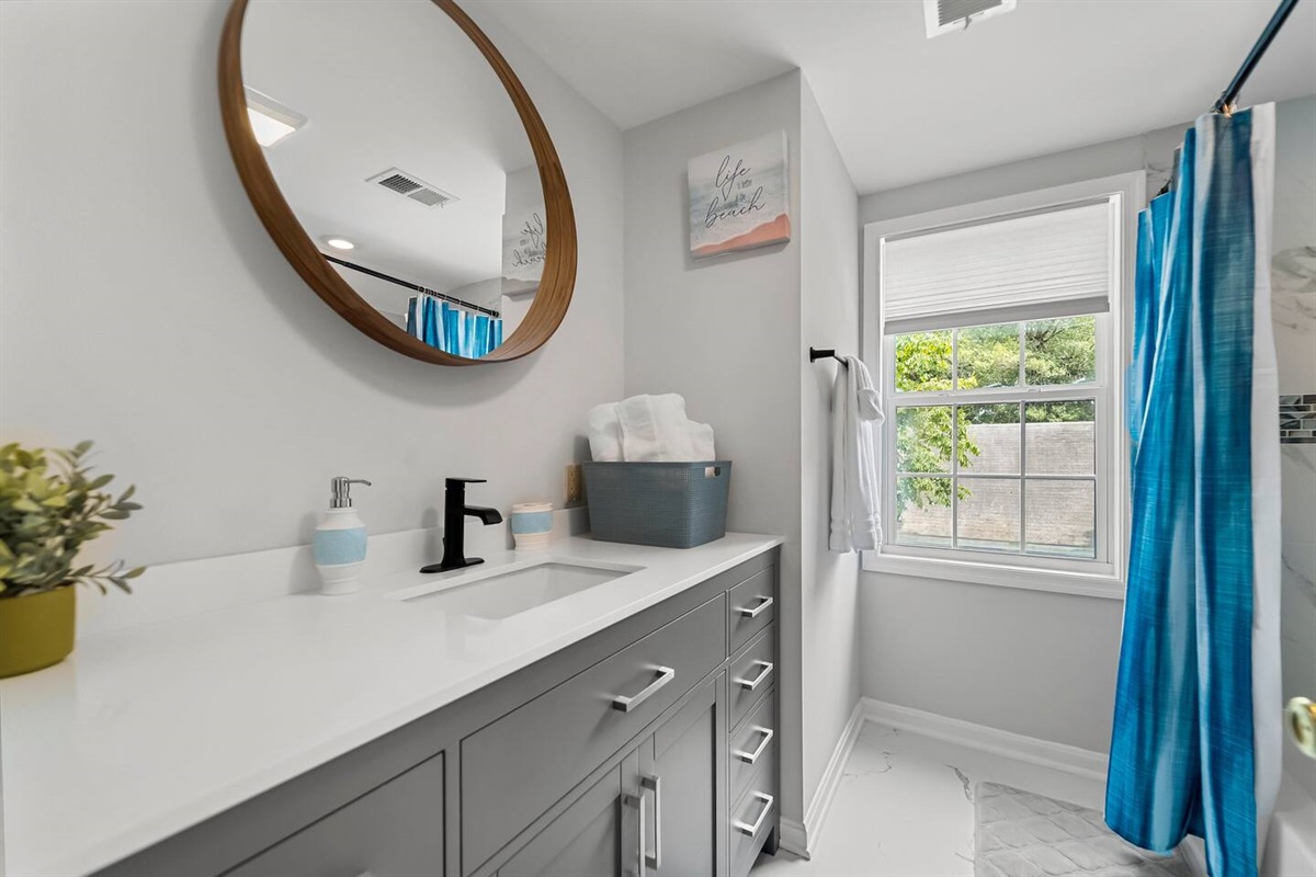 Full Bathroom 2