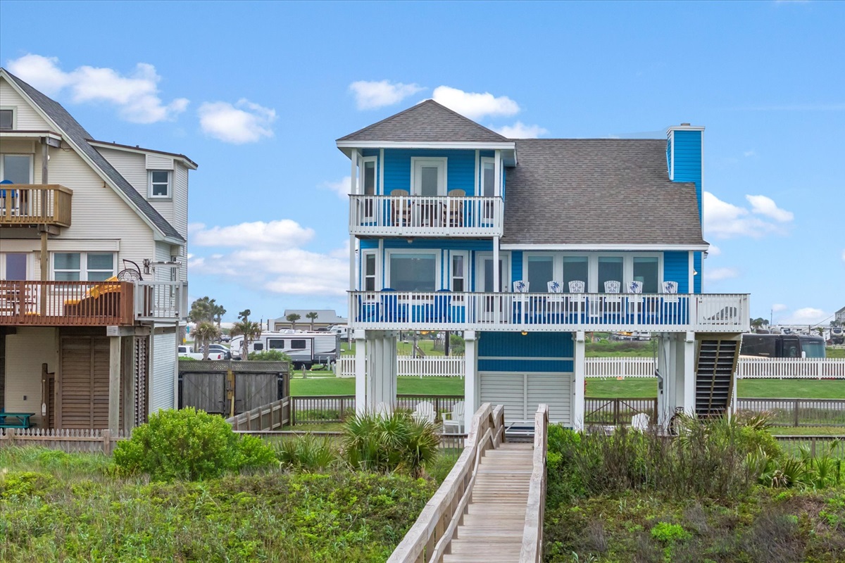 e63516bb79e549b0a9bd4fb1b5dfb6df Large | Beachhouse | Texas | TX | Vacation Homes | Galveston | Crystal Beach | Kokomo | Breezy Days | Beachfront Elegance | Sunrise Serenity | Southern Sands Property Management, LLC