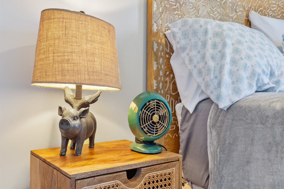 Spacious minimalist designed for deep rest.
Clean lines, airy layout, and a calming palette create instant exhale energy.
Soft bedside lighting for slow evenings, ceiling fan for cool coastal sleep, and room to fully unwind. Simple. Serene. Restorat