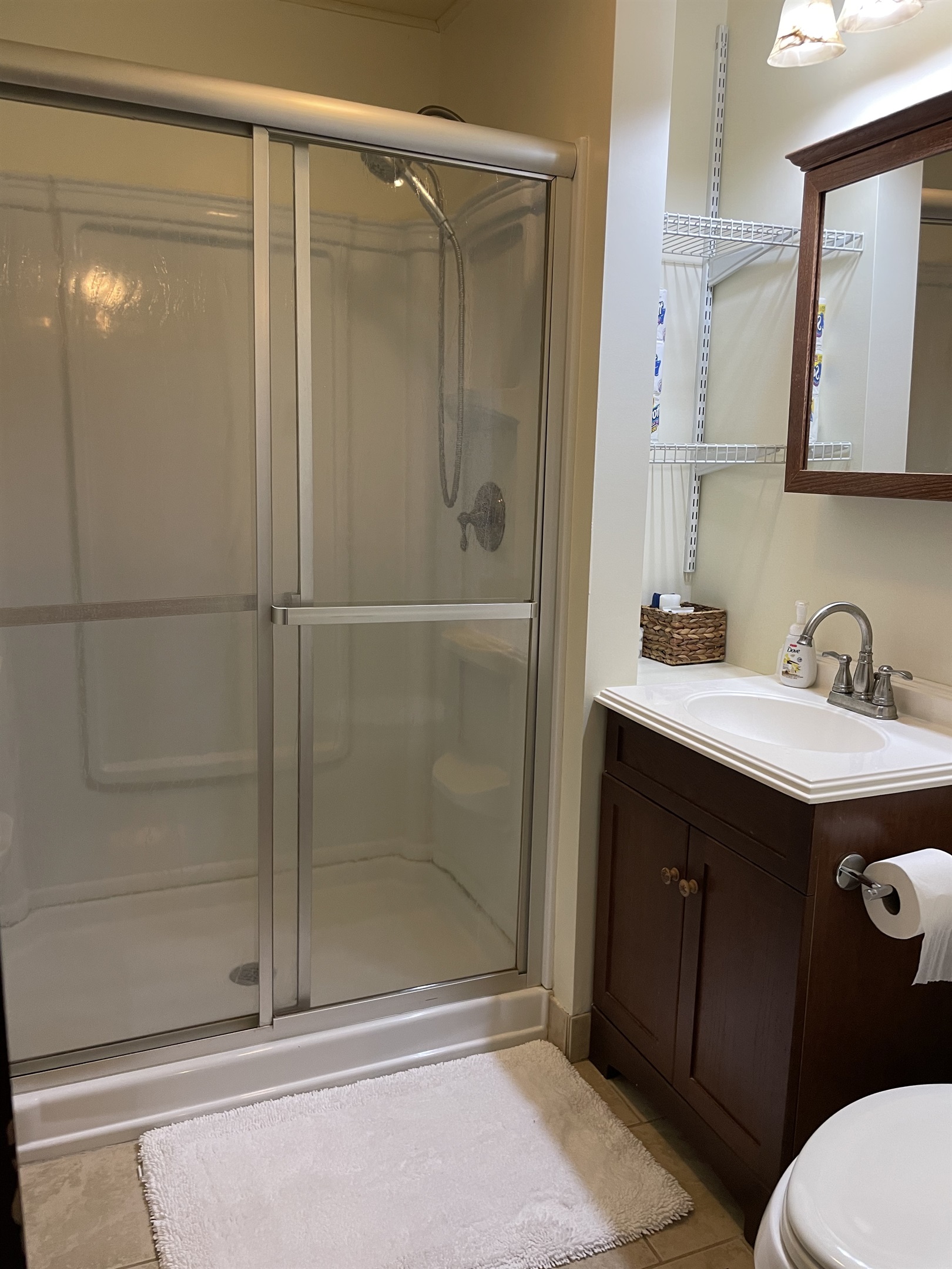 2nd floor bath w/ shower