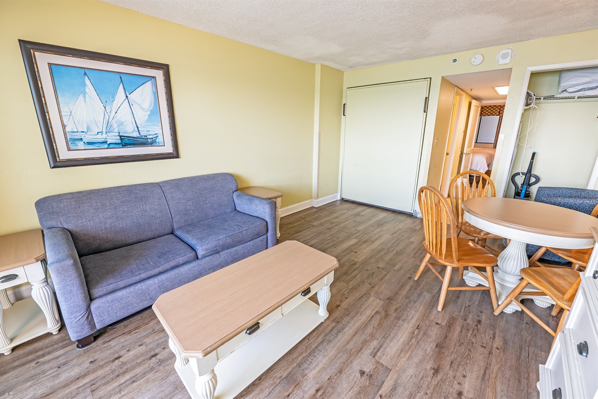 Living Room with Stunning Views🌊☀️