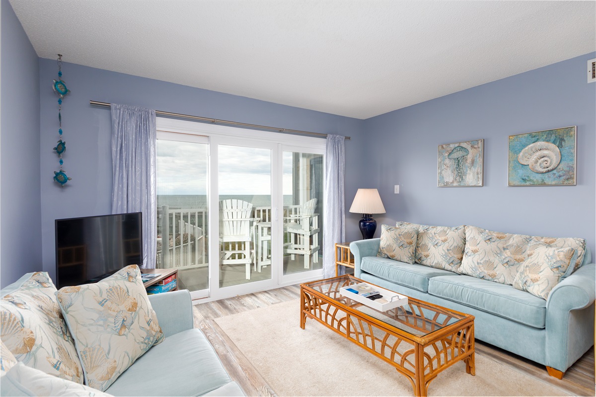 Living room with access to the balcony