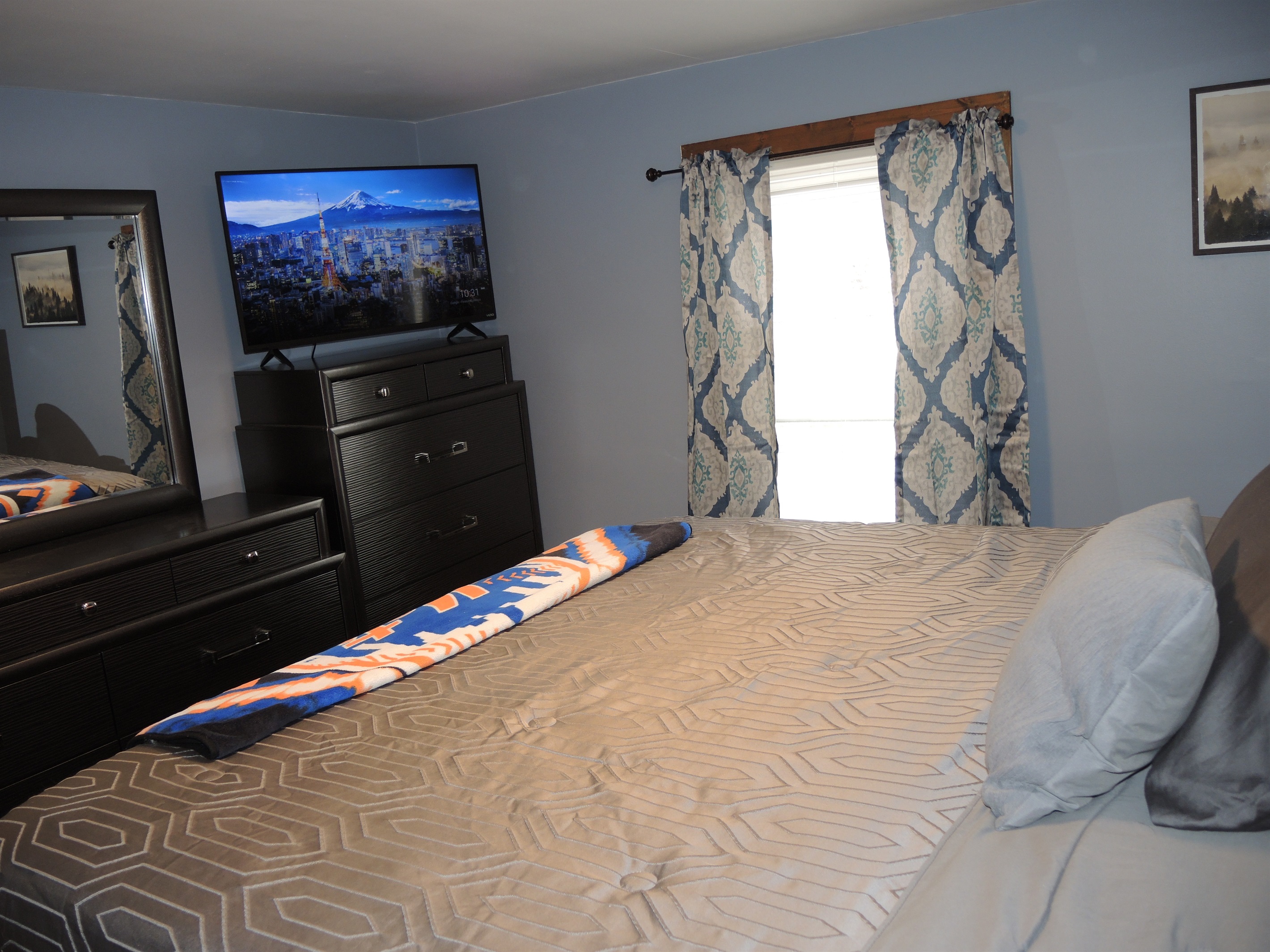2nd floor king bedroom w/ TV