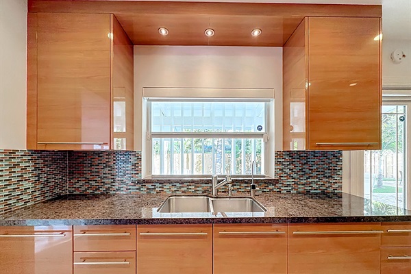 Good light and keep an eye on the action in the side yard. 