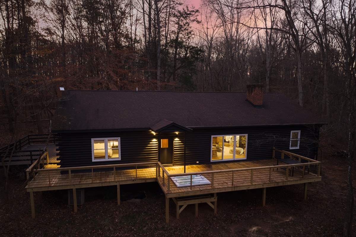 Outdoor Escape: Experience serene evenings on the spacious deck, surrounded by nature's beauty!