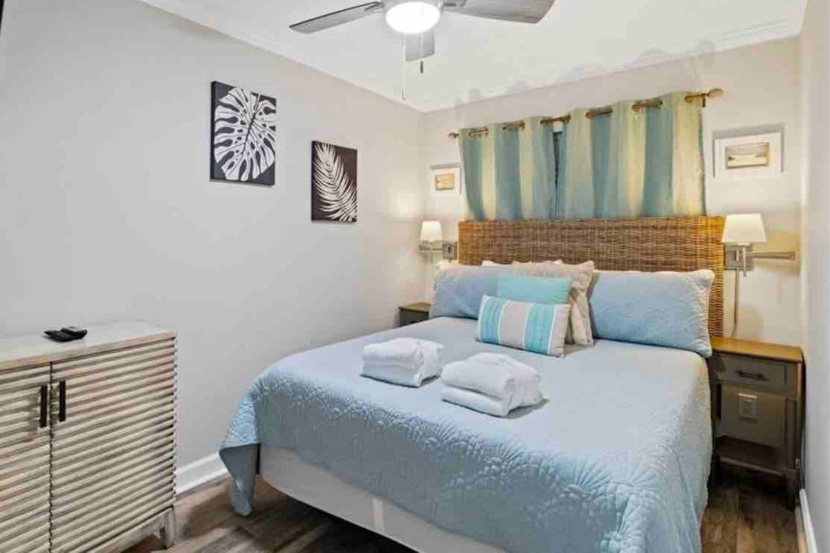 Queen bedroom