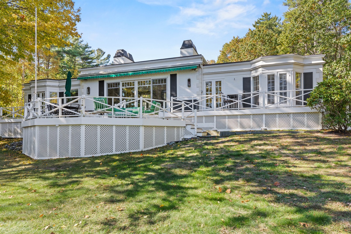 Wrap-around deck