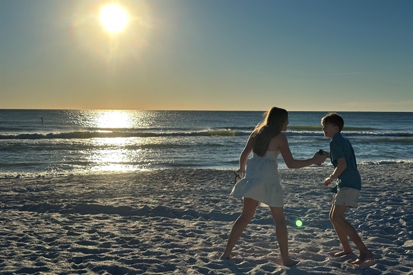 The upside to Sideline's location, is having the ability to choose between AMI, Longboat or Siesta Key. It is central with a Sarasota Bay peek a boo without committing to one particular beach.