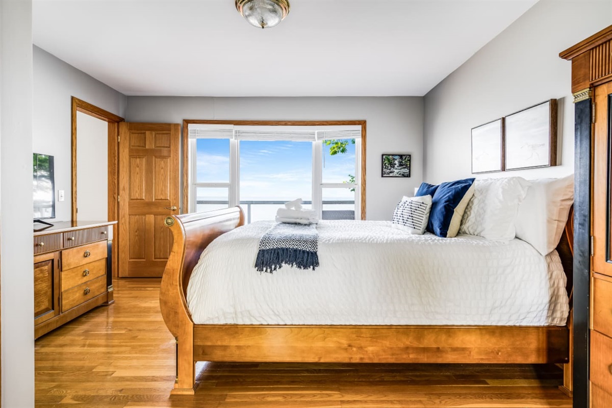 Master Bedroom Lakeview