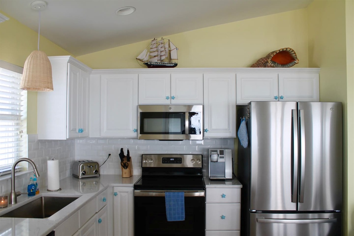 Knives provided. Stainless steel appliances and toaster. Plumbed Keurig (meaning you don't have to refill it with water) that comes with a coffee filter and coffee from the welcome basket. 