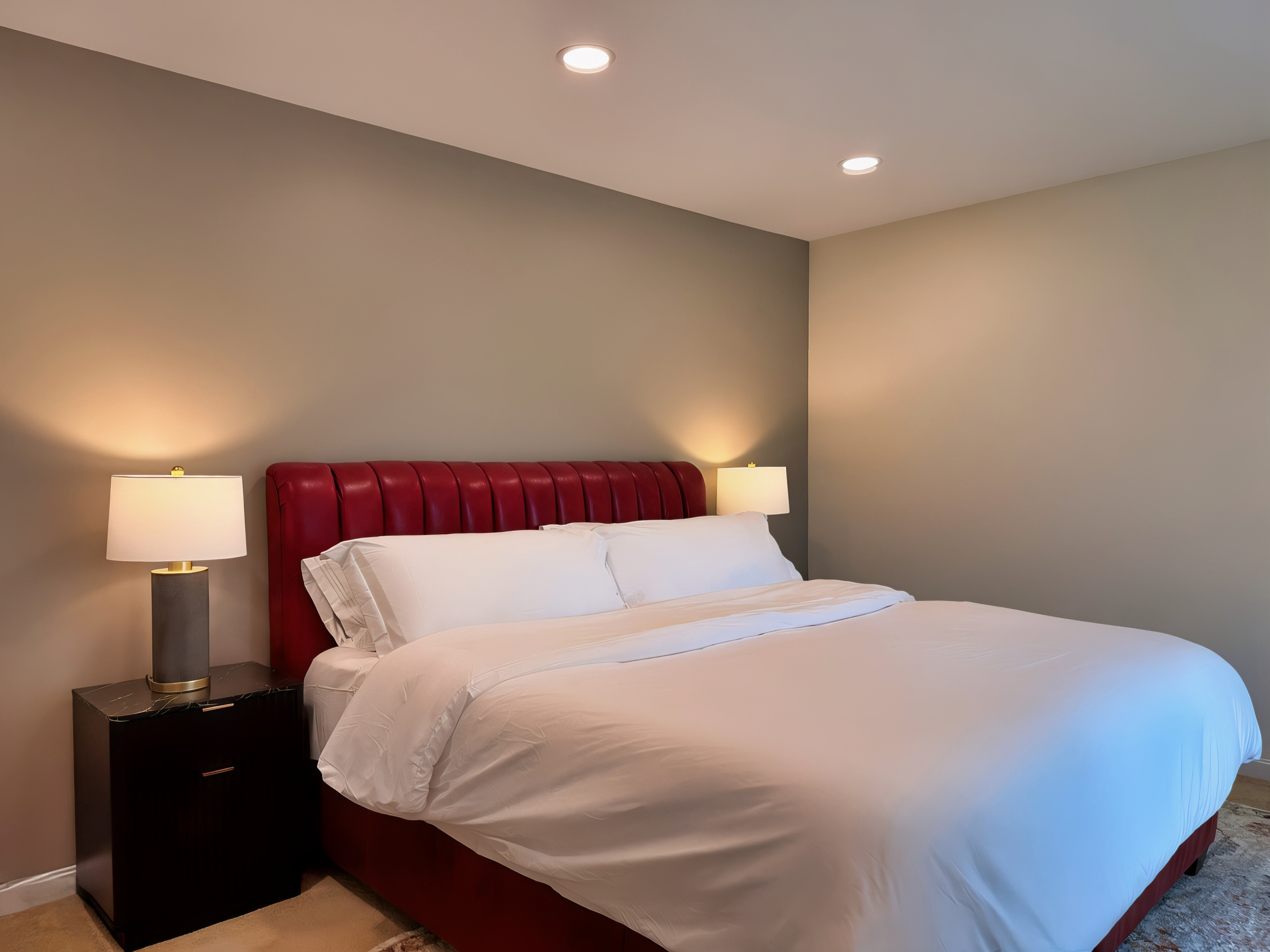 Lower level King Bedroom with ensuite bathroom