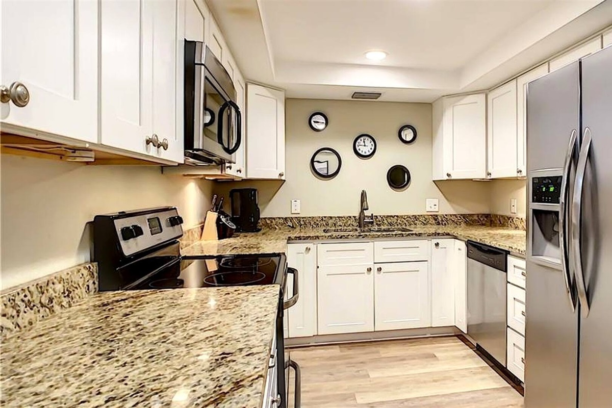 Kitchen - Fully equipped with stainless steel appliances and granite countertops