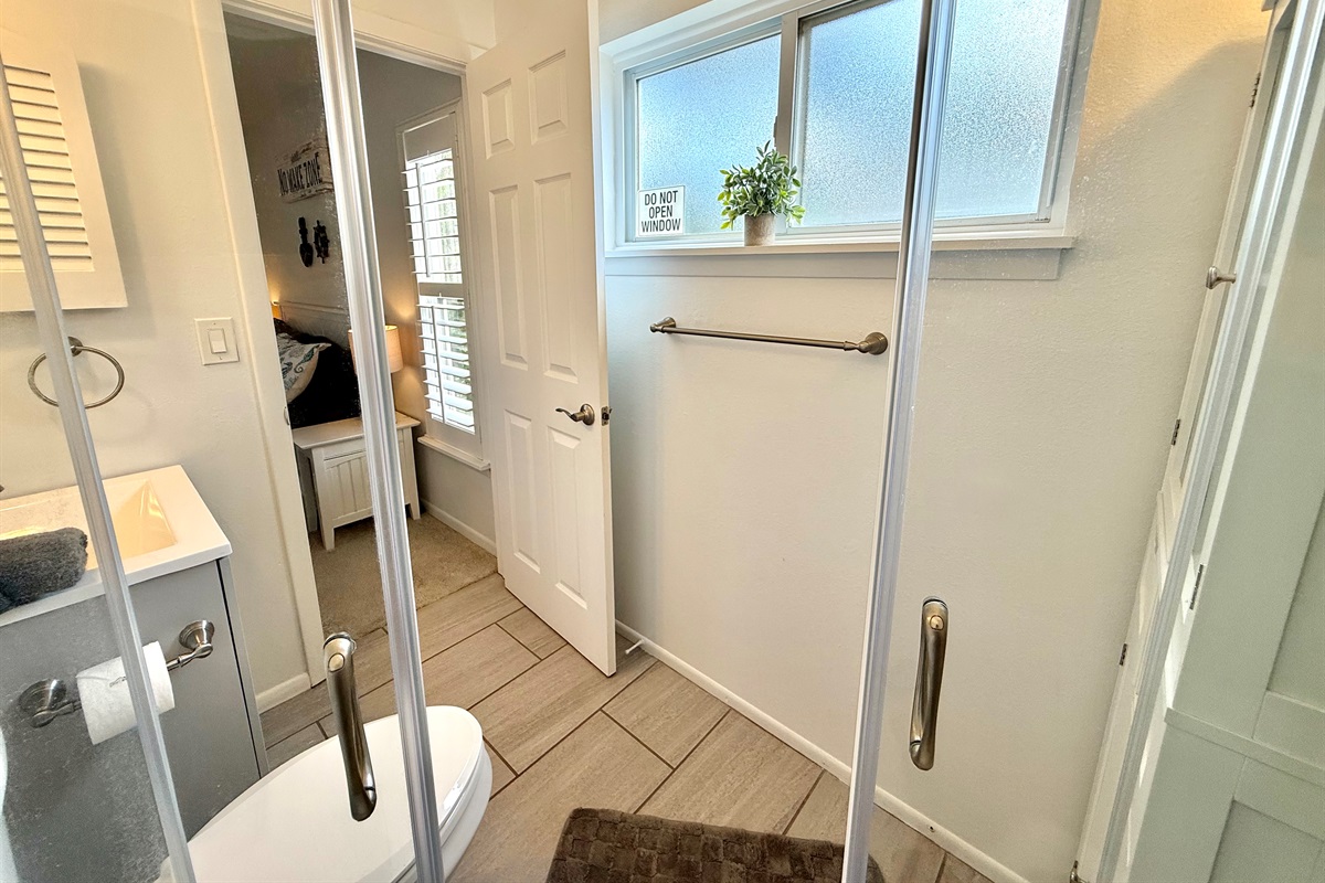 Ideal for families, this bathroom offers a bathtub for little ones and a shower for convenience.