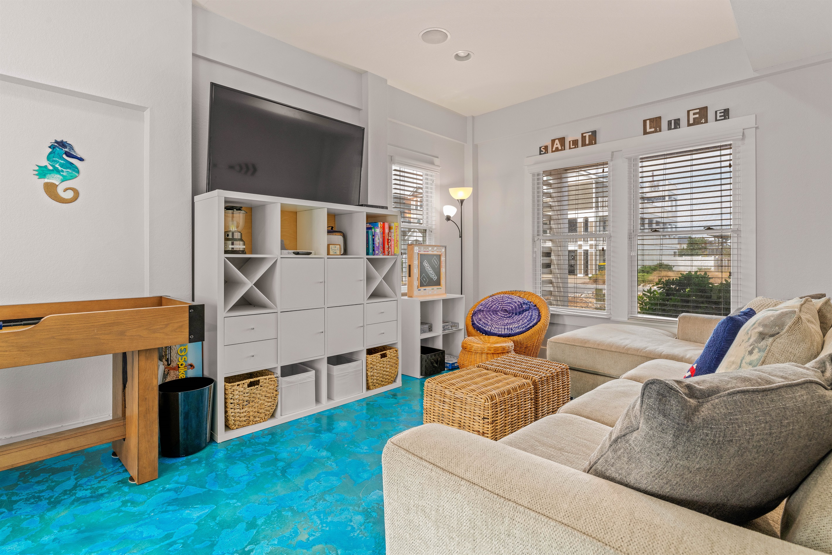 Ground floor recreation room with games and books!