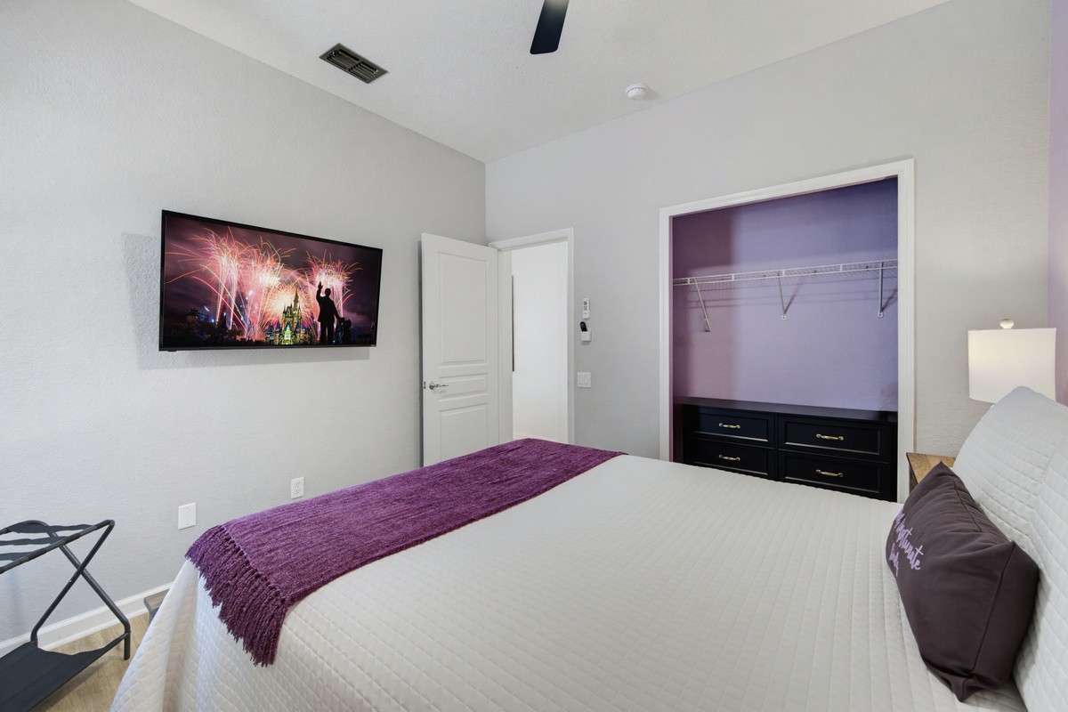 Downstairs queen bedroom
