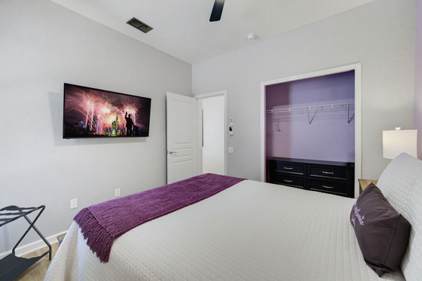 Downstairs queen bedroom