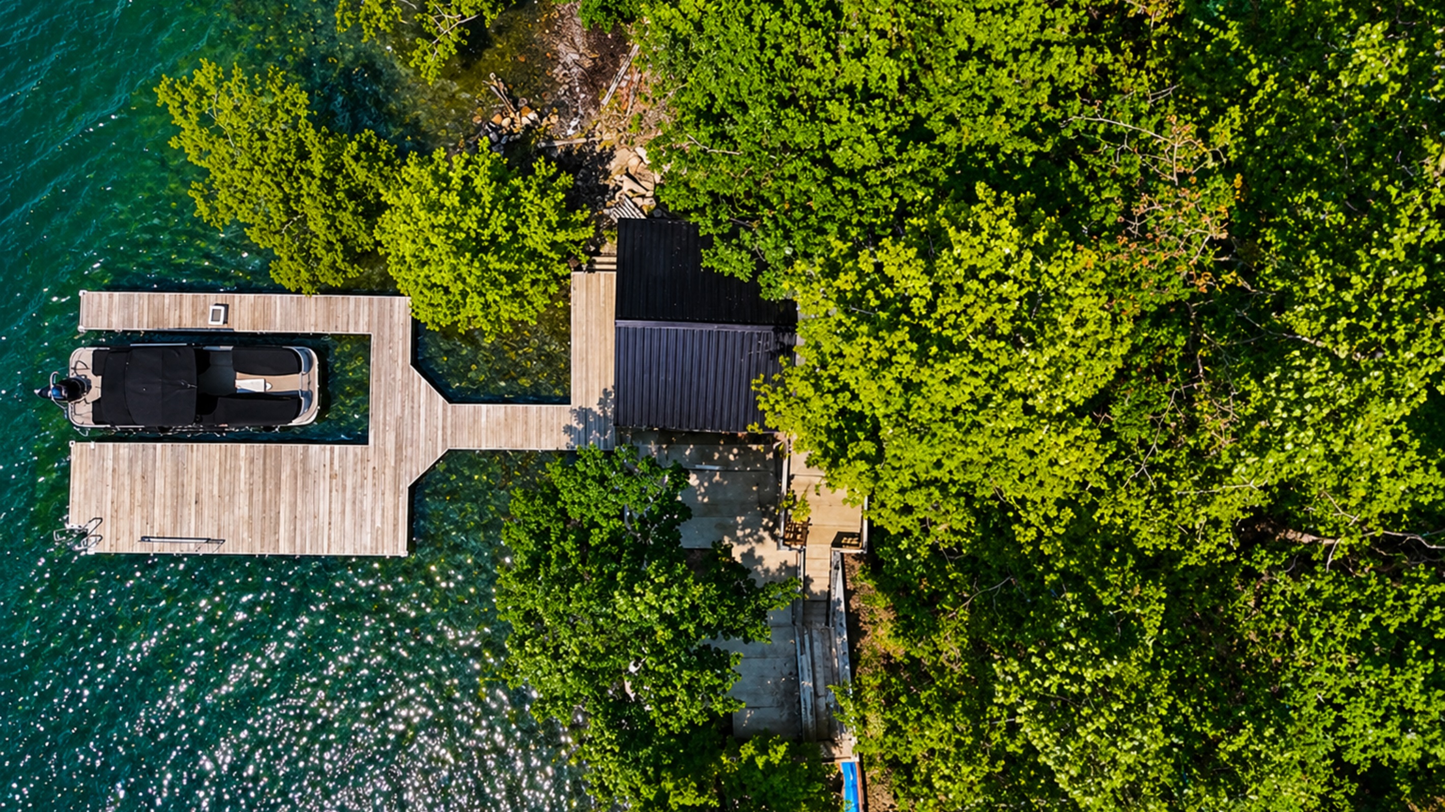 Private lakefront with dock, and wooded serenity—ideal for swimming and relaxing 🌊🚤🌲