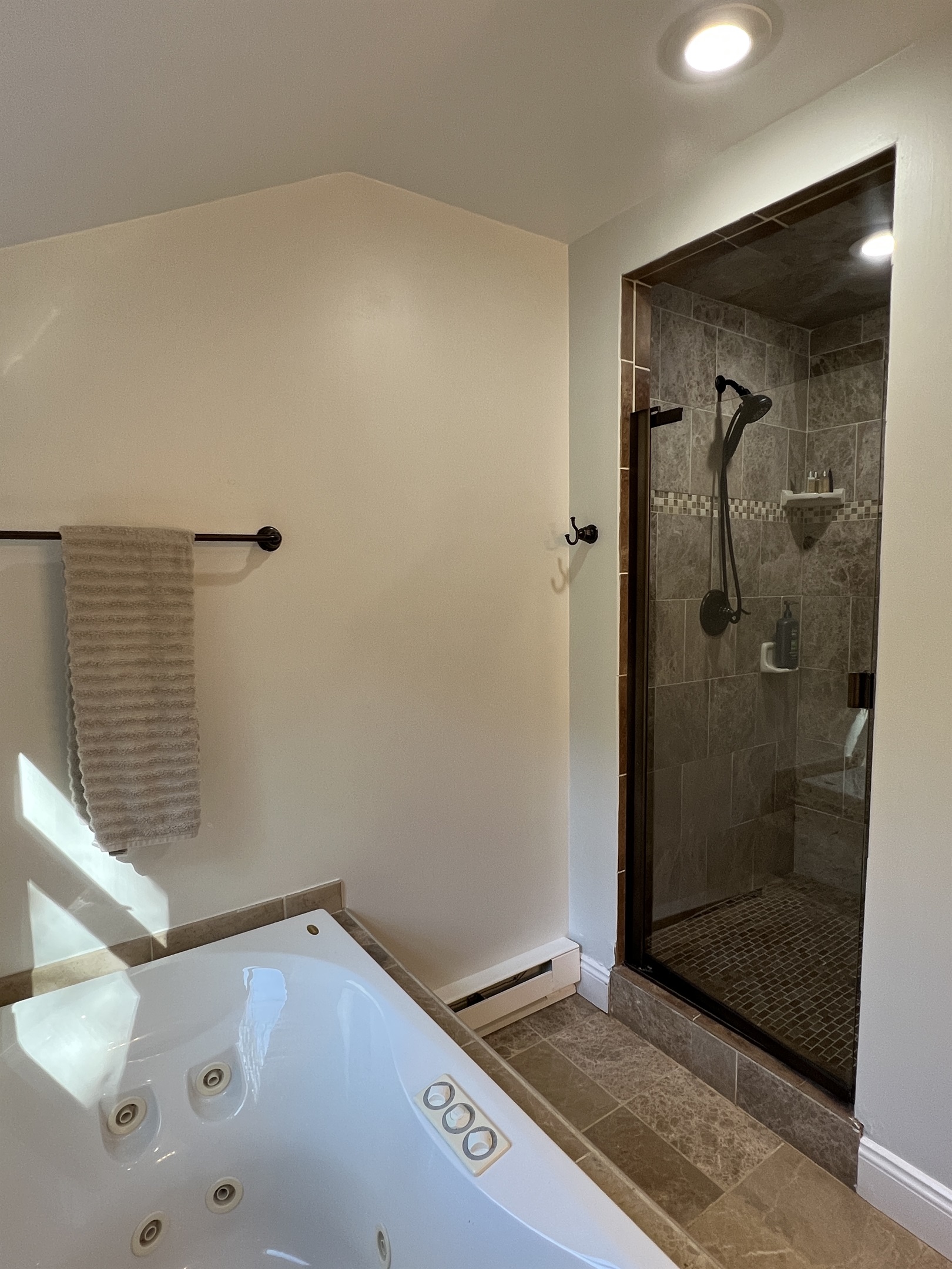Hilltop Hideaway 2nd Floor bathroom tile glass shower.