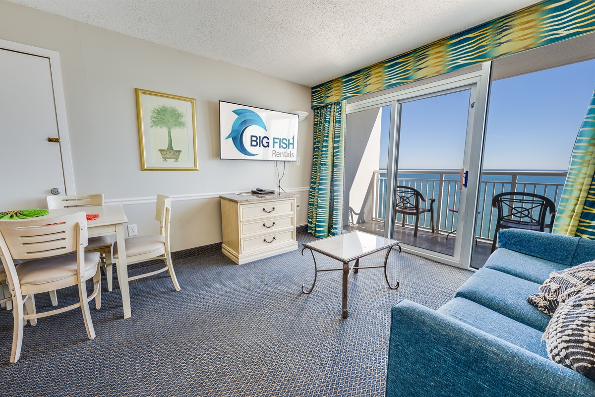 Amazing Living Room with Stunning Views🌊☀️
