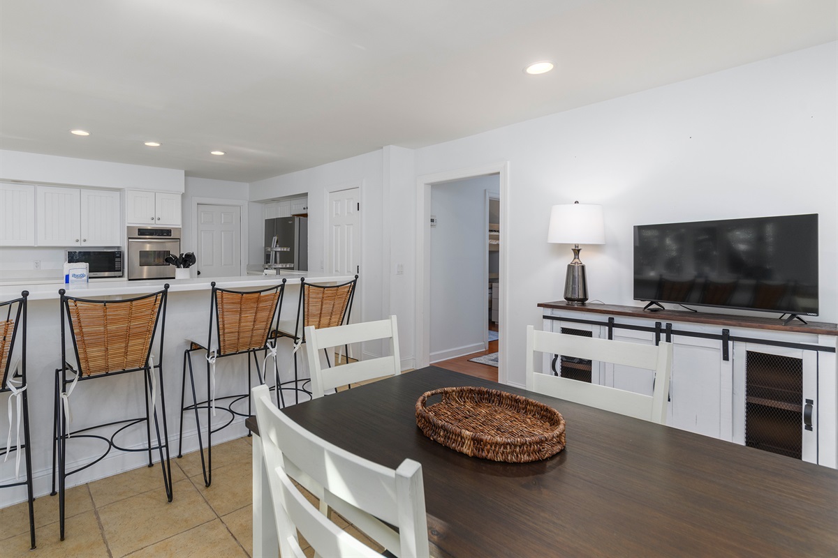 Breakfast bar and eat-in kitchen