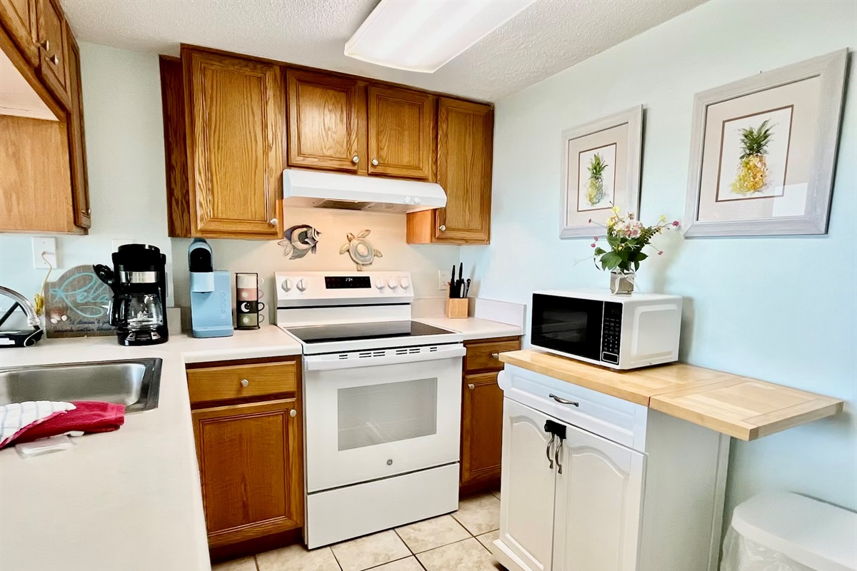 Nicely stocked kitchen including a Keurig and standard coffee maker!