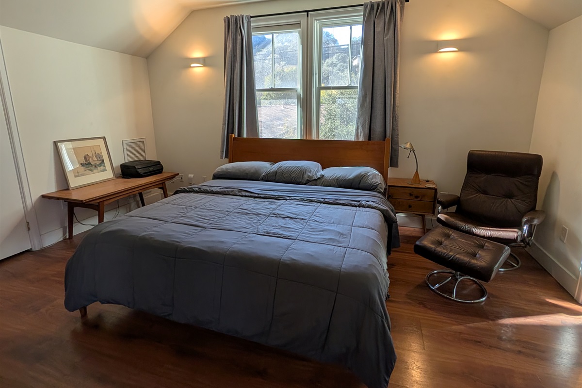 simple, stylish bedroom