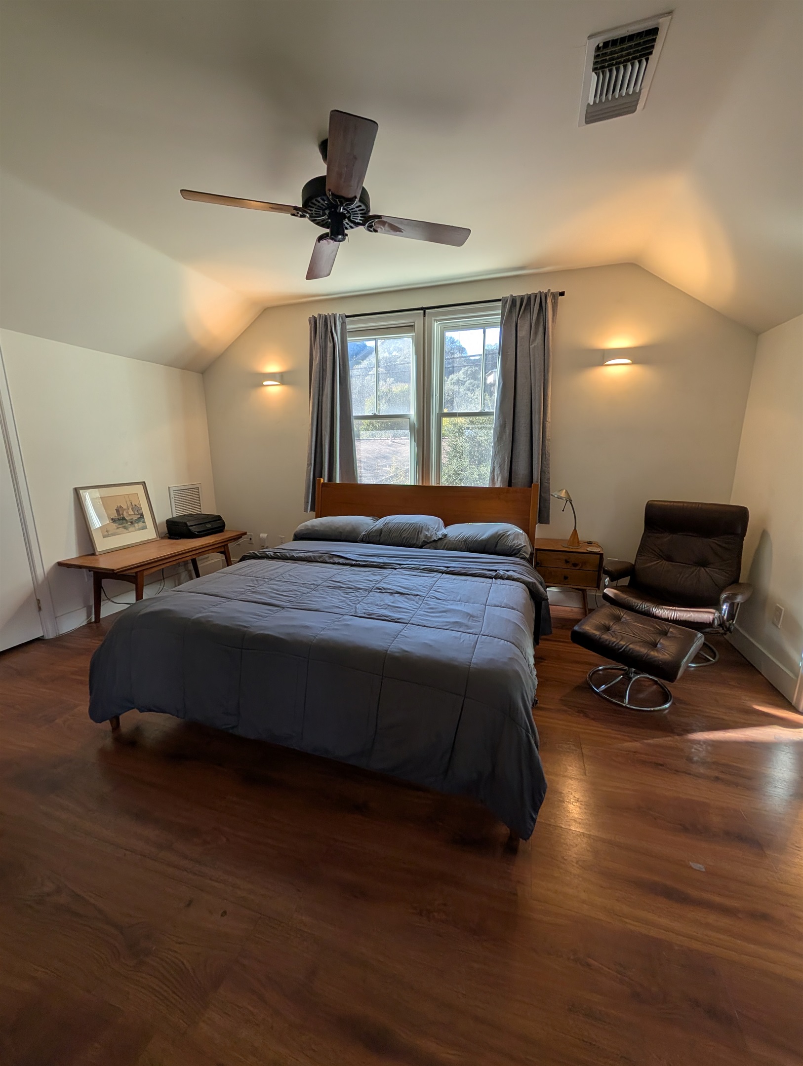 simple, stylish bedroom