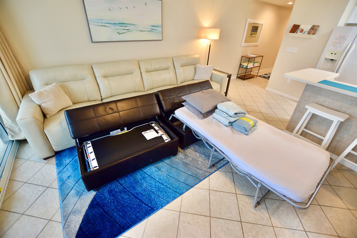 Destin West Gulfside #507: Sleeper Ottomans