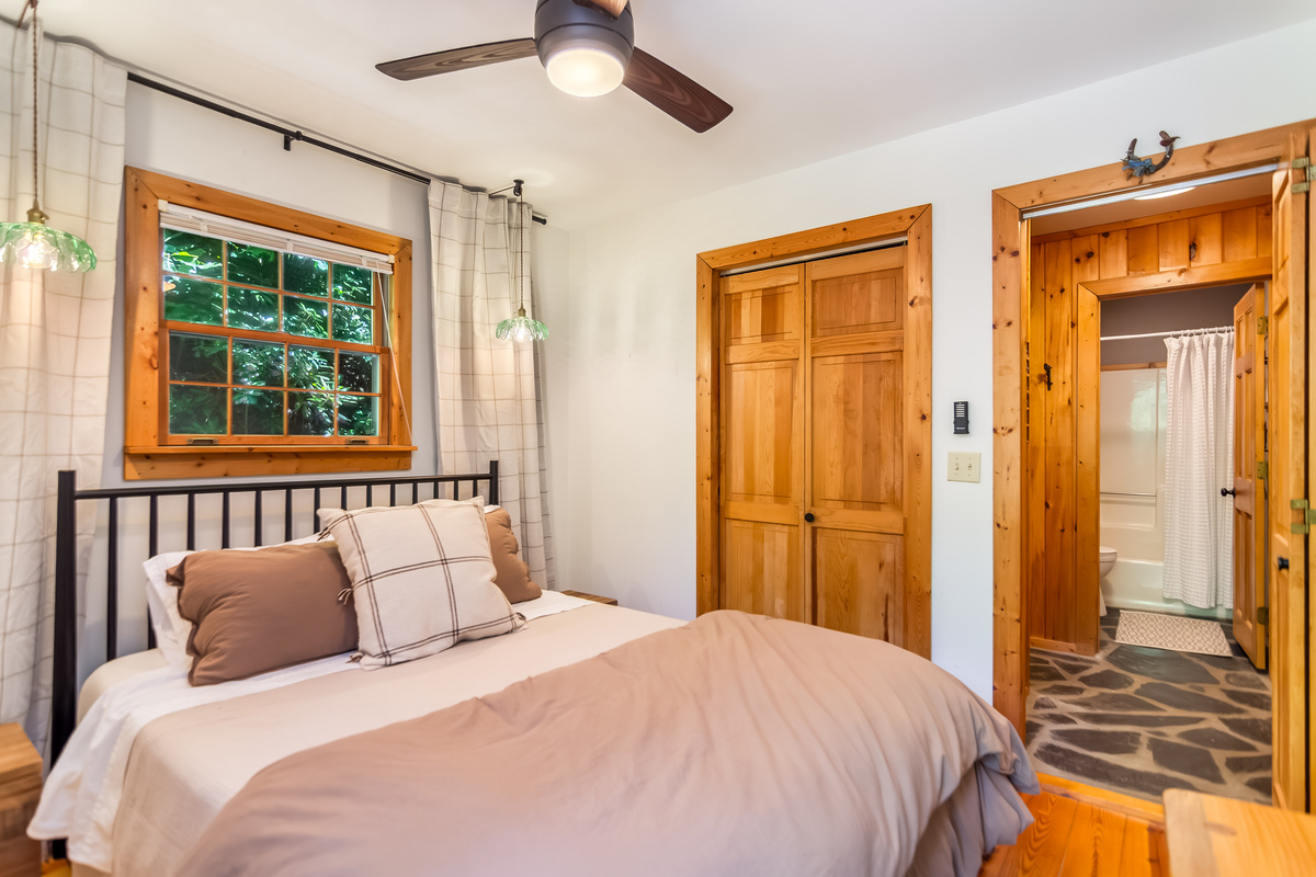 Guest bedroom with closet space