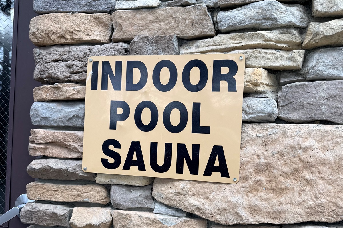 Sign to the indoor pool and sauna