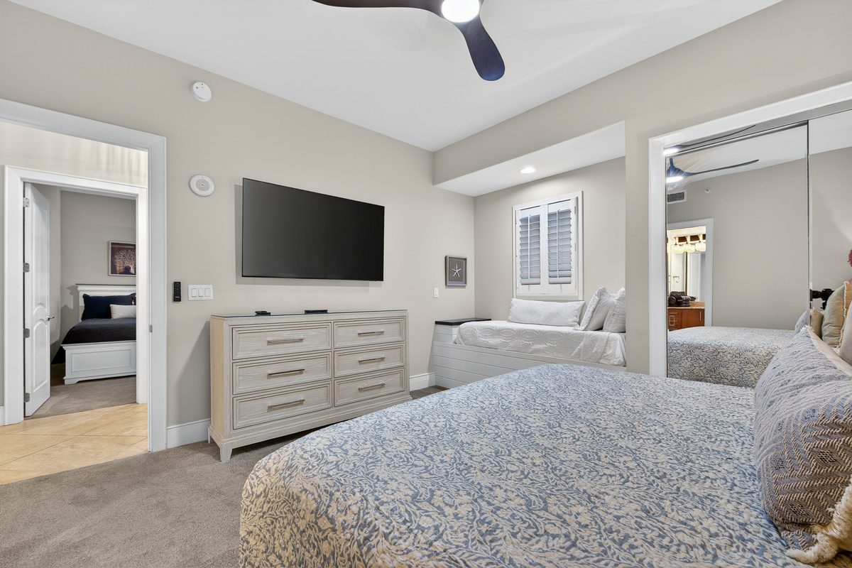 Second King Bedroom with twin day bed