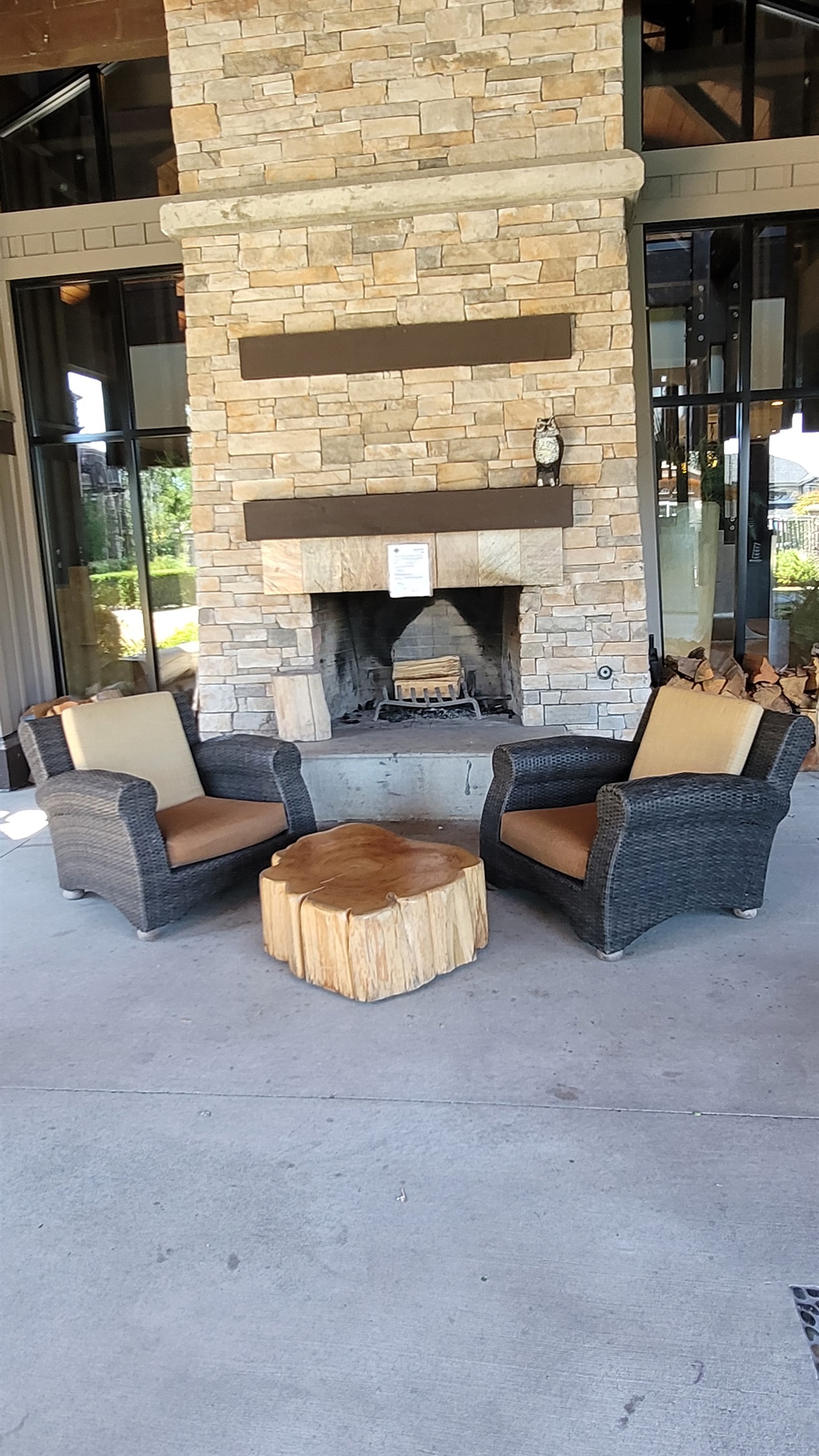 Wood burning fire pit. Free to Guests to use. Book private family time at the Fire with the front desk. Front desk will supply roasting sticks for marshmallows as well!