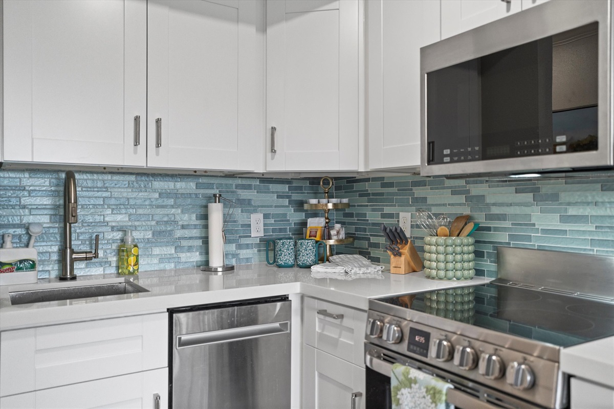 e6ba7c35107e42c48d1459ac46878acf Large | Beachhouse | Texas | TX | Vacation Homes | Galveston | Crystal Beach | Kokomo | Breezy Days | Beachfront Elegance | Sunrise Serenity | Southern Sands Property Management, LLC