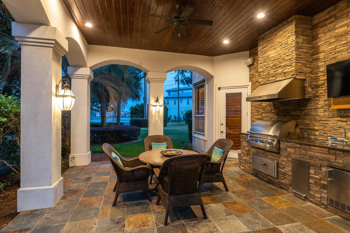 Outdoor Kitchen
