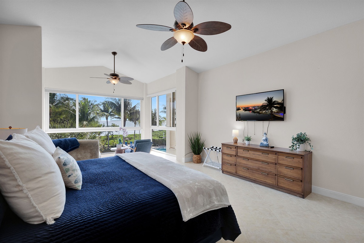 Huge Master Bedroom Suite