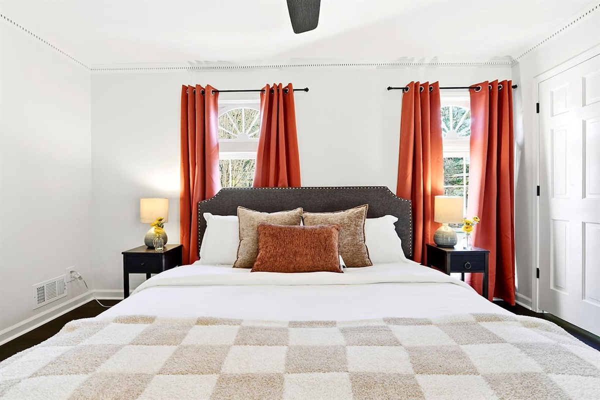 Conveniently located left of the glass front entry, this cozy bedroom offers a king bed and features a smart TV. This room includes 2 full-size towels, 2 hand towels, and 2 washcloths provided for your comfort.
