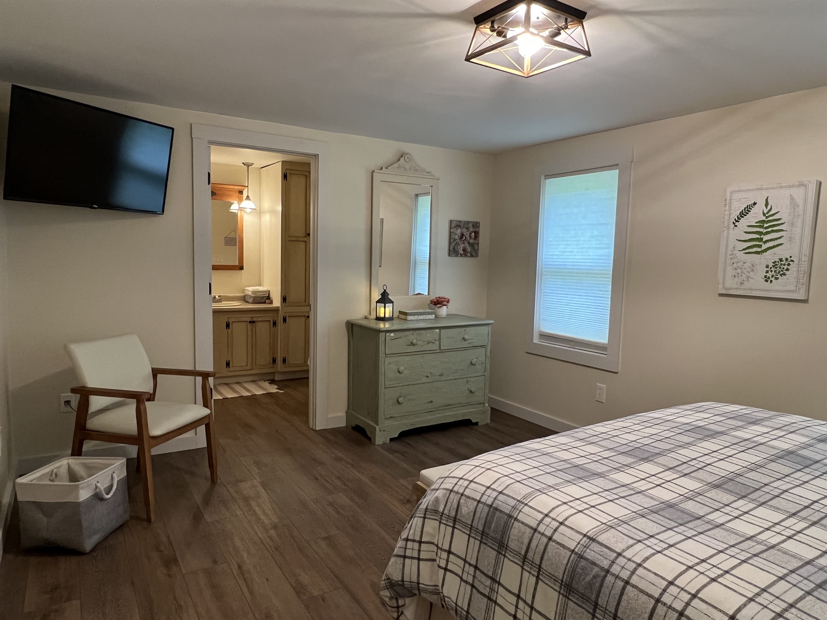 Master bedroom/bath with ROKU TV