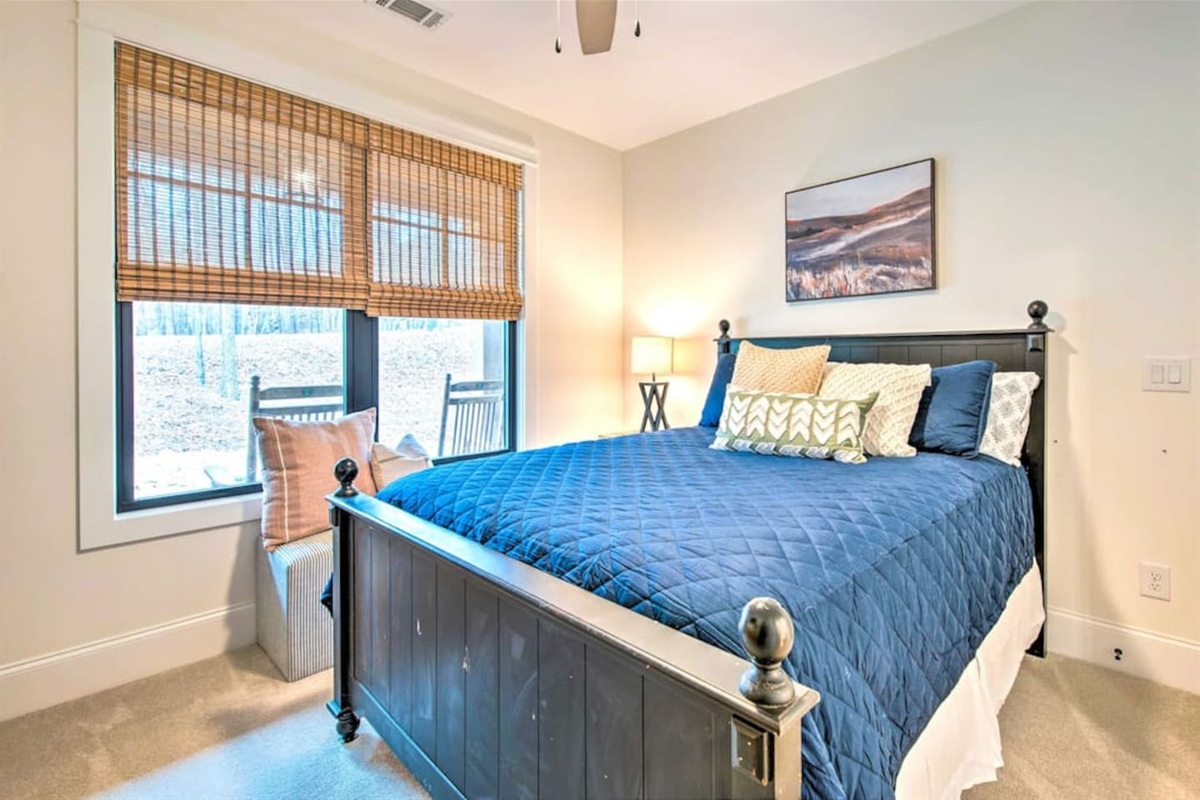 Bedroom 3 | Queen Bed