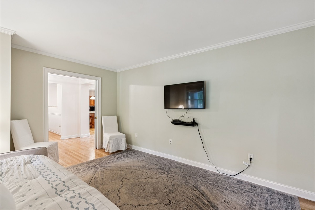 Den to Bedroom #1 (twin bed)