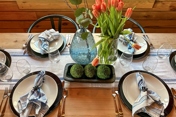 he farm style table really brings the space together.