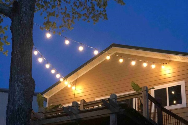 Tree lights provide soft lighting and guests may use the upper deck space to observe amazing lake views. We call this space the “Monkey Bar.”