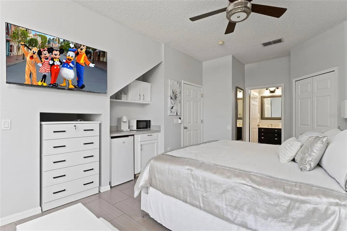 1st level bedroom