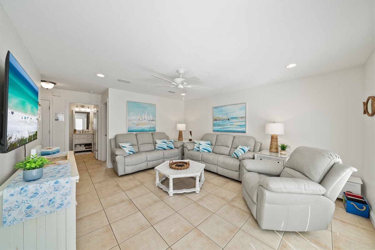 Large living room with plenty of room for everyone!