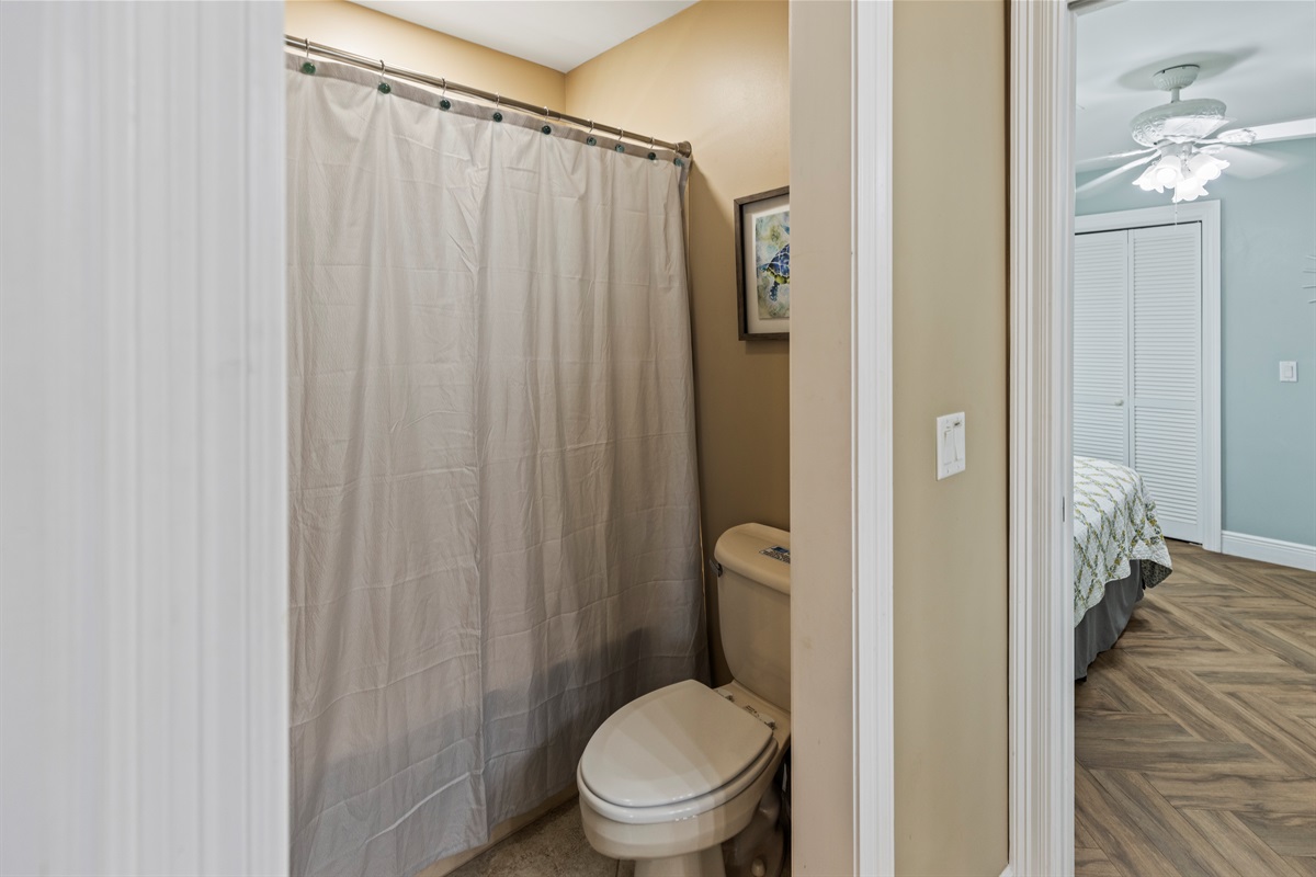 Jack and Jill Bathroom (1st Floor)