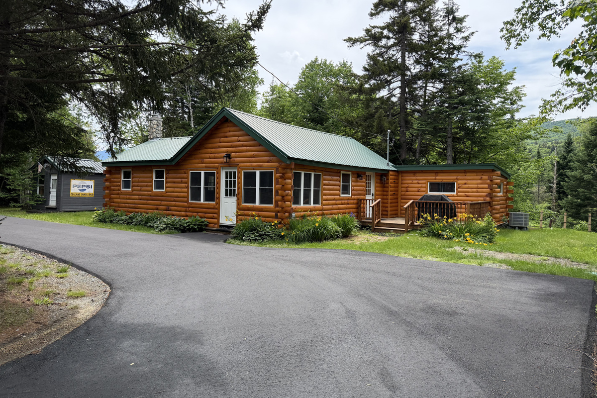 Log cabin right on the river!