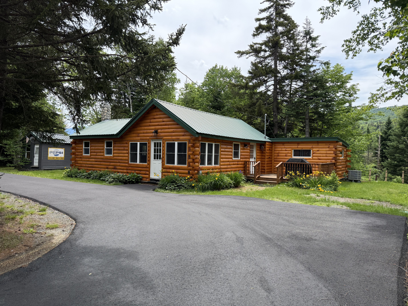 Log cabin right on the river!