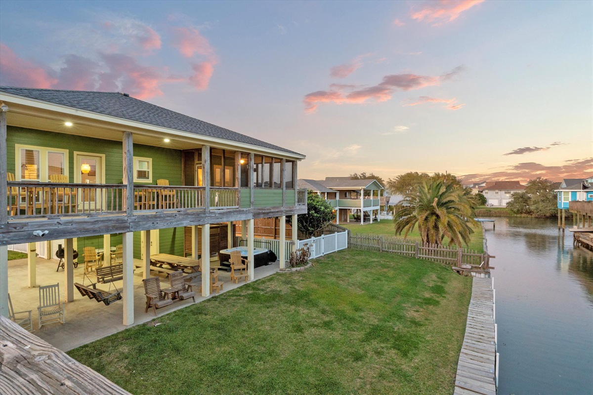 e6df7f2b40714c95921d509f59ef5ab4 Large | Beachhouse | Texas | TX | Vacation Homes | Galveston | Crystal Beach | Kokomo | Breezy Days | Beachfront Elegance | Sunrise Serenity | Southern Sands Property Management, LLC